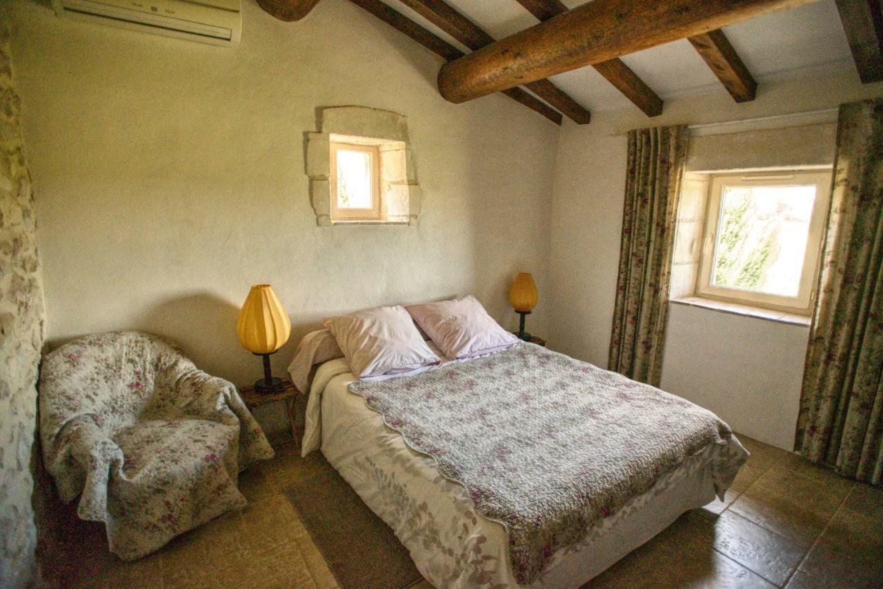 Maison De Charme Dans Domaine 17Eme Тараскон Екстериор снимка